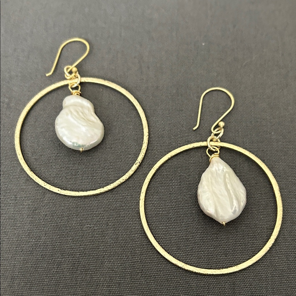 Gold Hoop Earrings with Pearl Drops - Picture 4 of 8